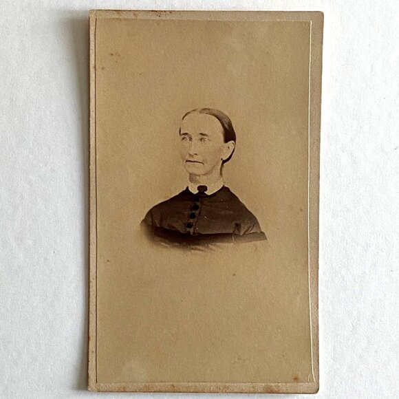 c1870 Antique CDV Old Woman Vignette CG Blatt Portrait Carte De Visite Photo - Picture 2 of 3